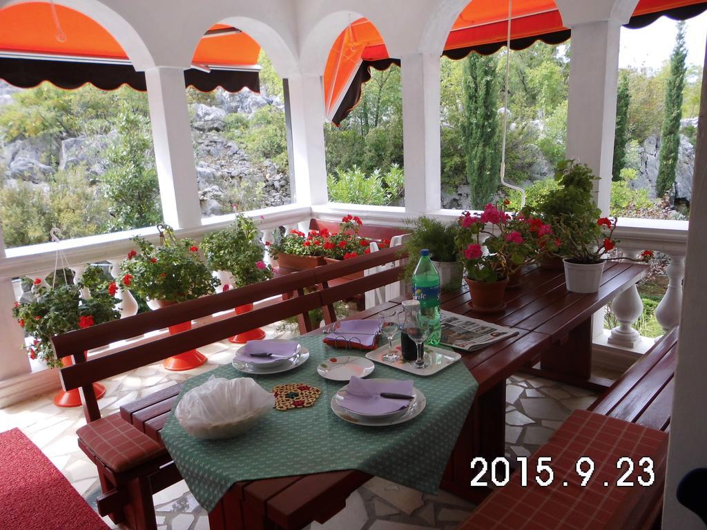 Vila Jadranka Apartments And Rooms Omišalj Dış mekan fotoğraf