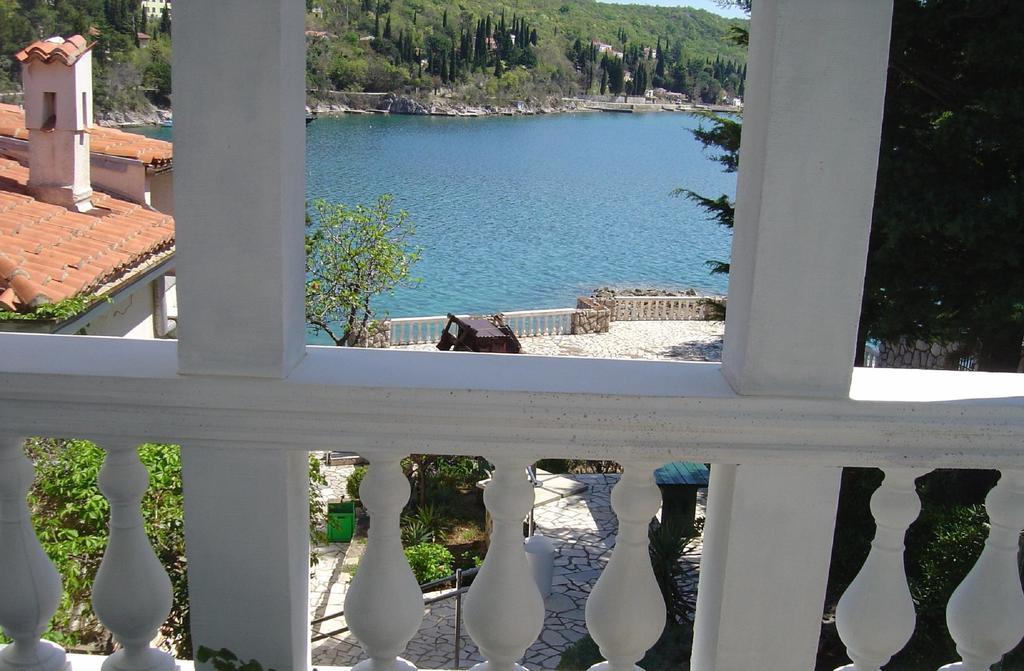 Vila Jadranka Apartments And Rooms Omišalj Dış mekan fotoğraf