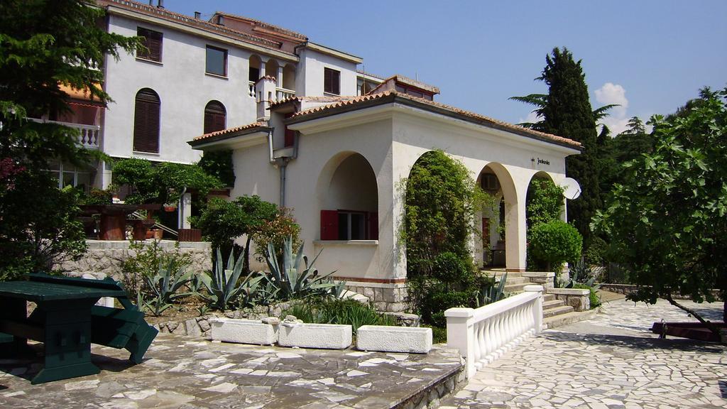 Vila Jadranka Apartments And Rooms Omišalj Oda fotoğraf