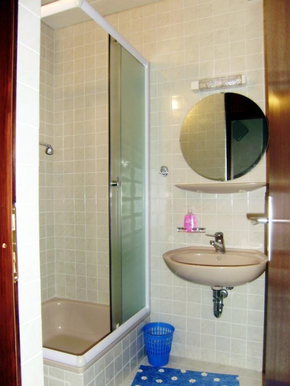Vila Jadranka Apartments And Rooms Omišalj Oda fotoğraf