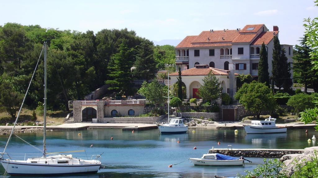 Vila Jadranka Apartments And Rooms Omišalj Oda fotoğraf