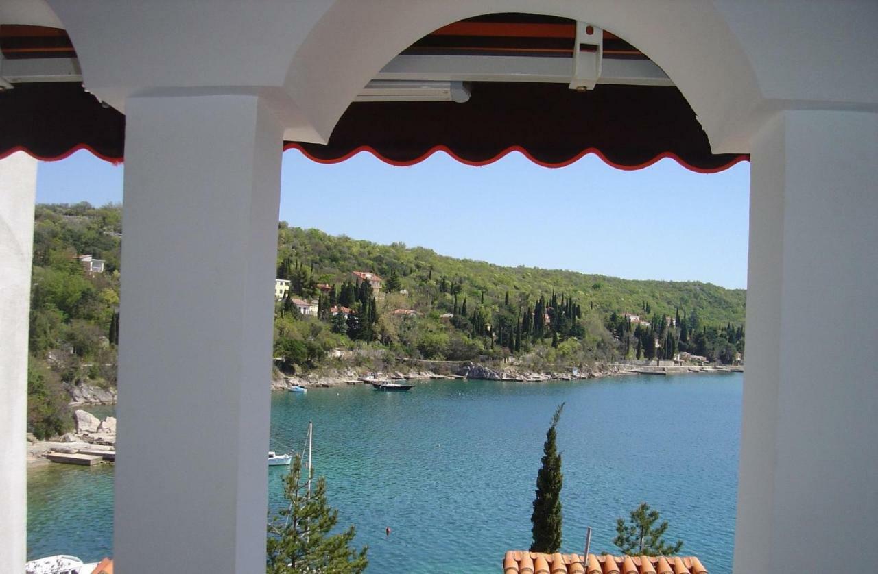 Vila Jadranka Apartments And Rooms Omišalj Dış mekan fotoğraf